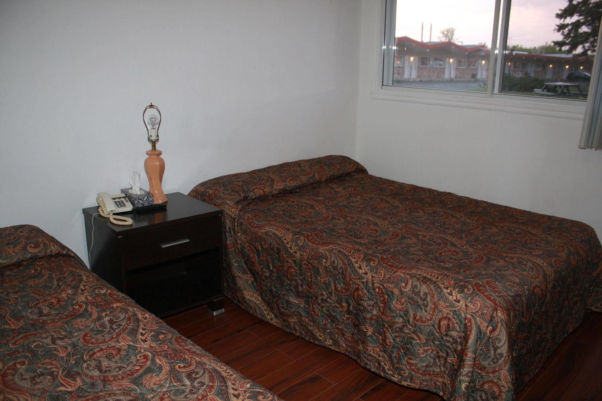 Grand Motel Saint-Hubert Longueuil Exteriér fotografie